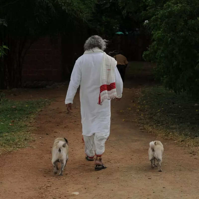 Rare pictures of Sadhguru display his love for animals