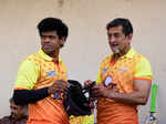 Marathi film industry plays cricket for a cause